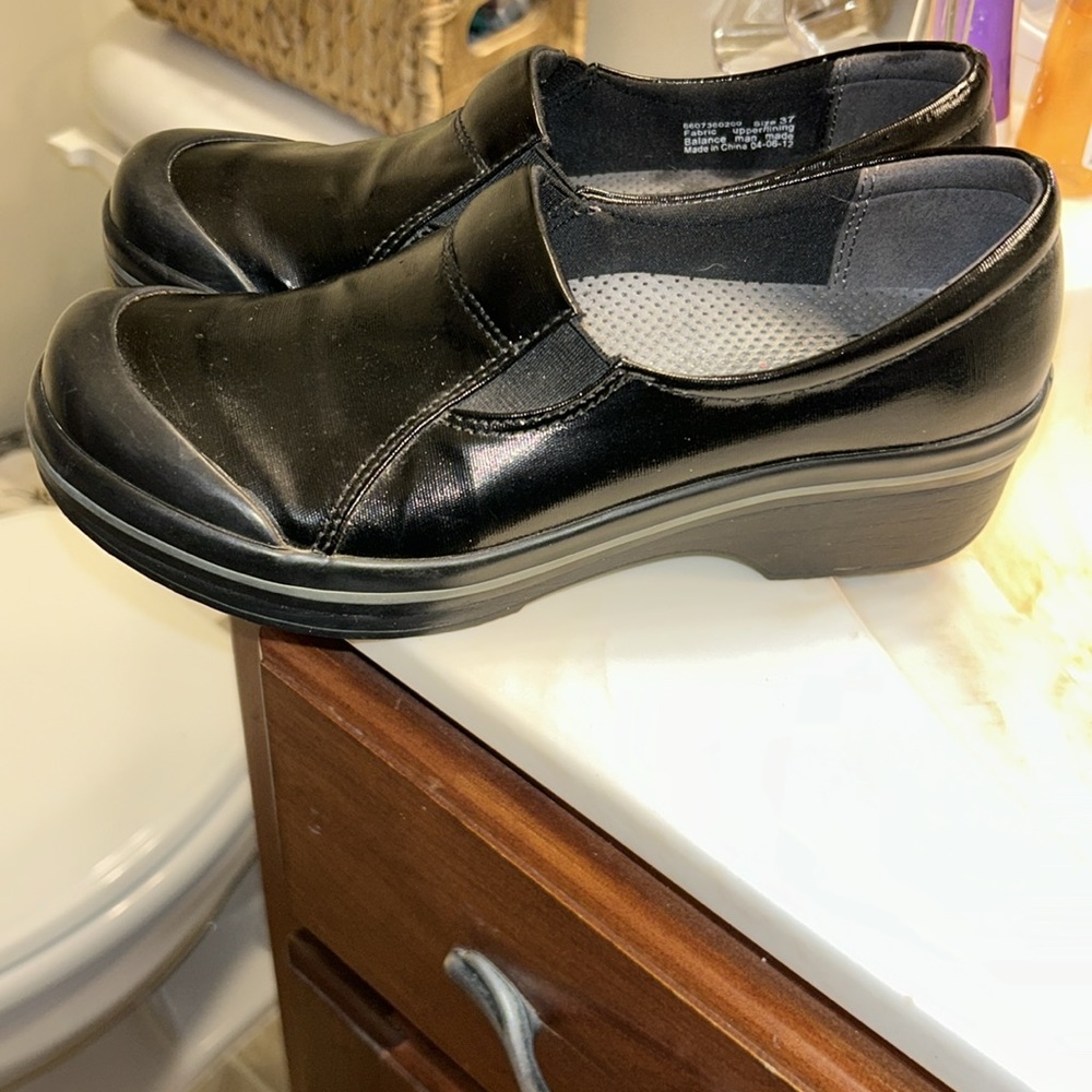 Dansko Clog- Size 37 - image 3
